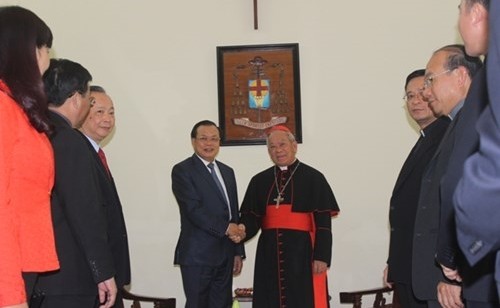 Stadtbehörden Hanois beglückwünschen Erzbischof und Katholiken zu Weihnachten