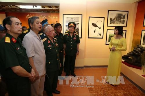 Ausstellung „Erinnerungen an den Krieg“ in Hanoi