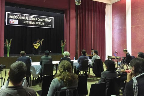 Tran Tuan An gewinnt den zweiten Preis des internationalen Gitarrenwettbewerbs in Berlin