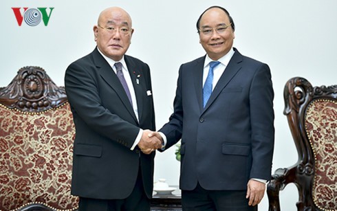 Premierminister Nguyen Xuan Phuc trifft Sonderberater des japanischen Kabinetts