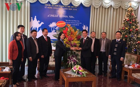 Leiterin des Zentralkomitees für Öffentlichkeitsarbeit Truong Thi Mai besucht Protestantenverein