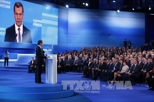 Ministerpräsident Medwedew erneut zum Parteivorsitzenden von Einiges Russland gewählt