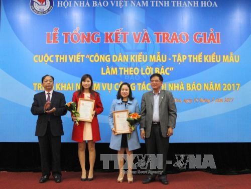 Preiseübergabe „Vorbildliche Bürger und Kollektive, die den Worten von Präsident Ho Chi Minh folgen“