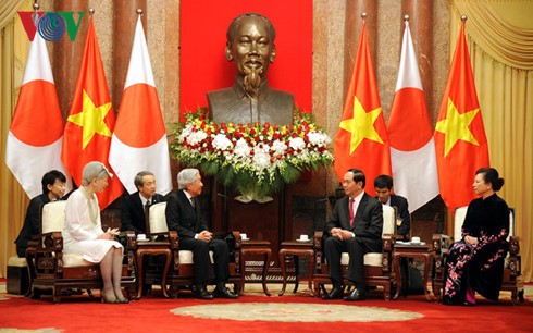 Japans Kaiser und Kaiserin schließen ihren Vietnambesuch ab