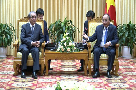 Premierminister Nguyen Xuan Phuc empfängt Gouverneur der japanischen Provinz Nagasaki