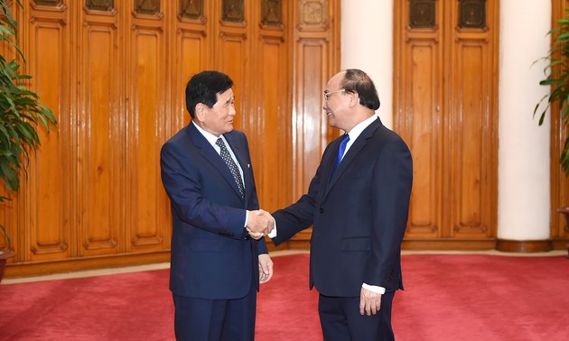 Premierminister Nguyen Xuan Phuc empfängt Vizevorsitzenden von ExxonMobil und Ex-Bürgermeister Osans