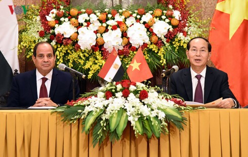 Staatspräsident Tran Dai Quang gibt für ägyptischen Präsidenten einen Empfang 