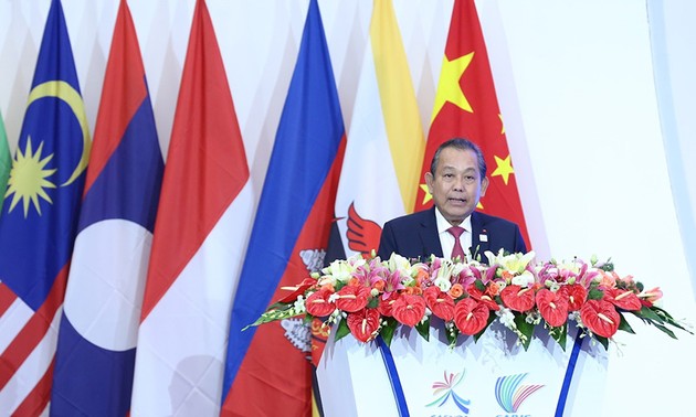 Vietnam ist bereit, Brücke zwischen ASEAN-Wirtschaftsgemeinschaft und China zu sein