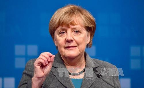 Deutsche Bundeskanzlerin Merkel beginnt Sondierungsgespräche für Koalitionsregierung
