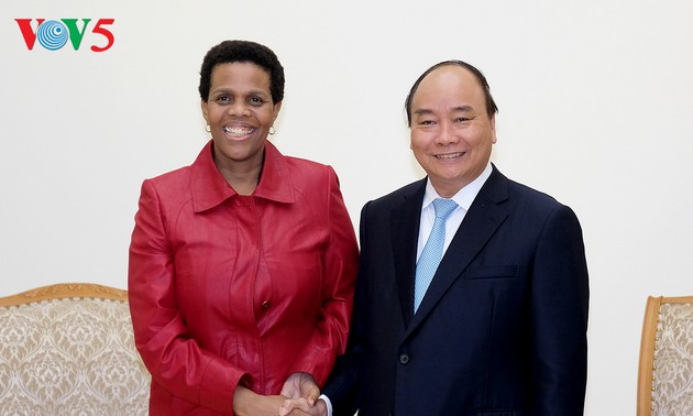 Premierminister Nguyen Xuan Phuc empfängt Südafrikas Botschafterin Magau