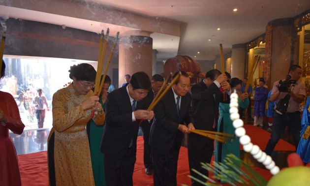 Gebet zur Reichung von langen Klebreiskuchen an Hung-Könige in Ho Chi Minh Stadt