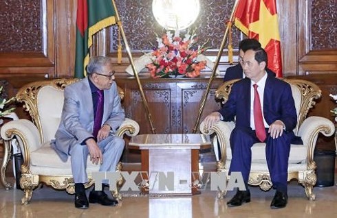 Staatspräsident Tran Dai Quang trifft sich mit Bangladeschs Präsident Abdul Hamid