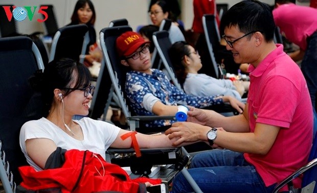 Fast 1000 Bluteinheiten am ersten Tag des Blutspendenprogramms gesammelt