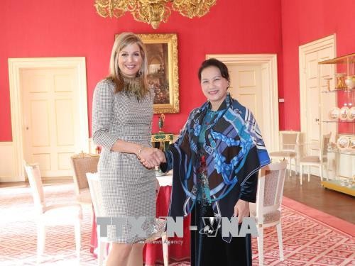 Parlamentspräsidentin Nguyen Thi Kim Ngan trifft sich mit Königin Máxima der Niederlande
