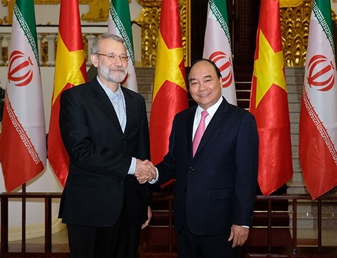 Premierminister Nguyen Xuan Phuc empfängt Irans Parlamentspräsident Ali Laridschani