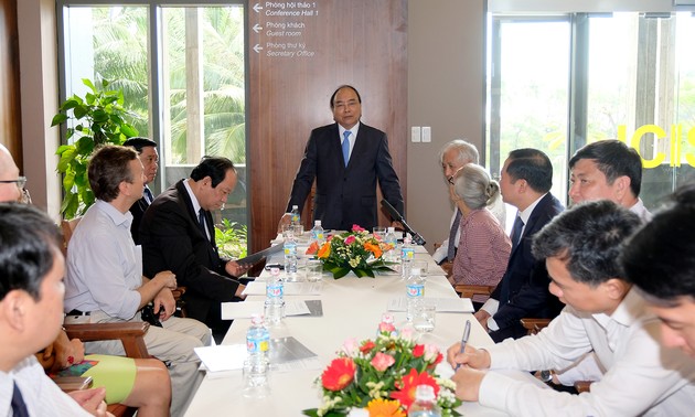 Premierminister Nguyen Xuan Phuc besucht ICISE in Binh Dinh