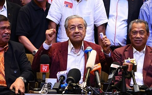 Mahathir Mohamad als Malaysias Premierminister vereidigt 