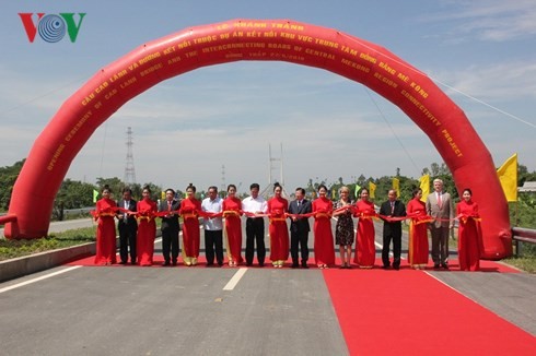 Einweihung der Cao Lanh-Brücke und die Strecke zwischen Brücken Cao Lanh und Vam Cong