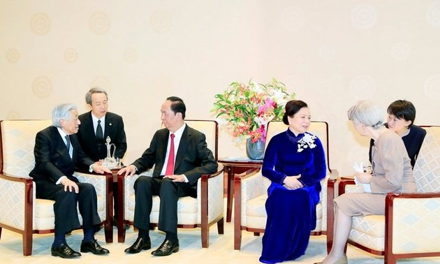 Staatspräsident Tran Dai Quang trifft Japans König und Königin sowie Senatspräsident