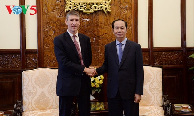 Staatspräsident Tran Dai Quang trifft Botschafter aus Großbritannien und Niederlanden