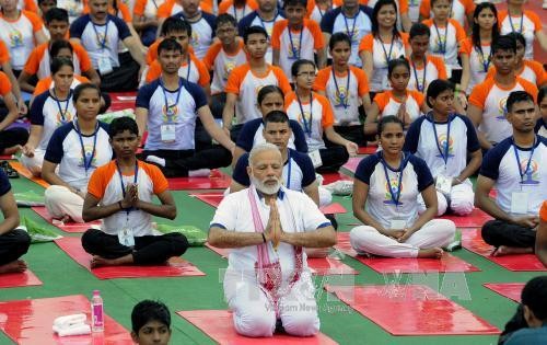 Indien feiert den internationalen Yoga-Tag