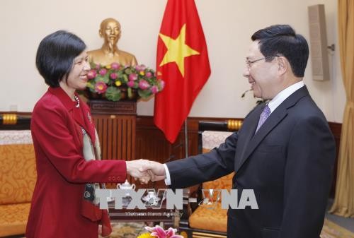 Vizepremierminister, Außenminister Pham Binh Minh empfängt Kanadas Botschafterin Ping Kitnikone