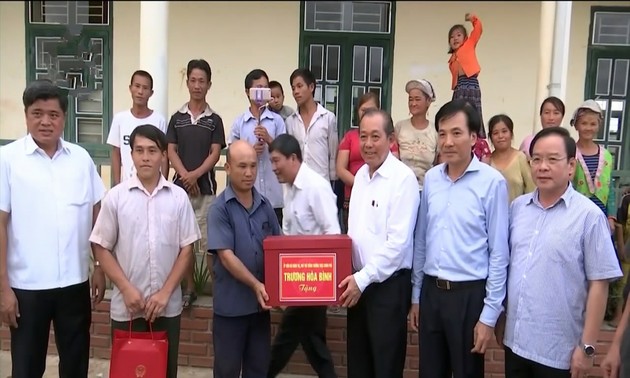 Vizepremierminister Truong Hoa Binh tagt mit Leitung des Kreises Muong Nhe