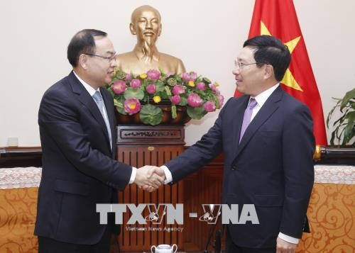 Vizepremier, Außenminister Pham Binh Minh trifft Bürgermeister von Chongqing, Tang Liangzhi
