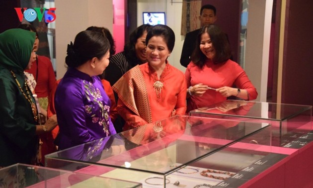 Gattin des indonesischen Präsidenten: Vietnamesisches Frauenmuseum spiegelt lebhaft das Leben der vietnamesischen Frauen wider