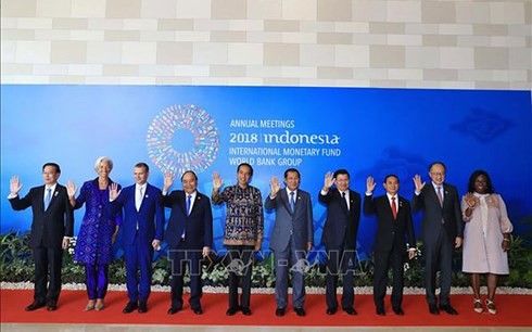 Premierminister Nguyen Xuan Phuc nimmt an Jahrestagung von IWF und WB teil