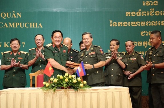 Verstärkung der Zusammenarbeit in Grenzschutz zwischen vietnamesischen und kambodschanischen Armeen