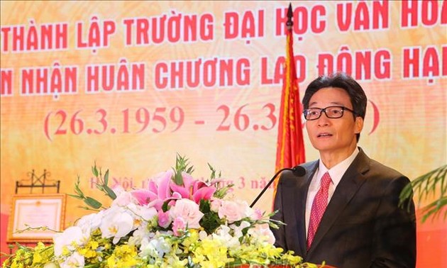 Vizepremierminister Vu Duc Dam nimmt am 60-jährigen Jubiläum der Hanoier Kulturhochschule teil