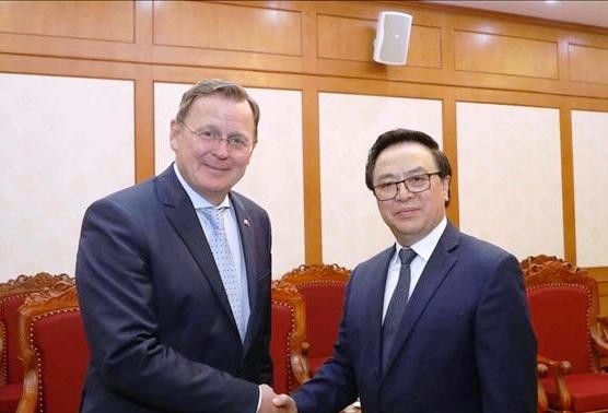 Leiter des KPV-Außenkomitees Hoang Binh Quan trifft Thüringer Ministerpräsident Bodo Ramelow