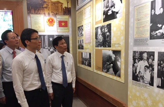 Eröffnung des Ausstellungsraums „Einiger Tätigkeiten von Präsident Ho Chi Minh im Präsidentenpalast“