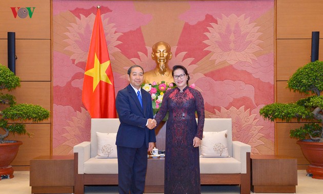 Parlamentspräsidentin Nguyen Thi Kim Ngan trifft Präsidenten des Obersten Gerichtshofs Laos Sengdara