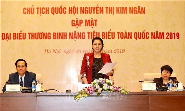 Parlamentspräsidentin Nguyen Thi Kim Ngan empfängt Delegation von Kriegsversehrten
