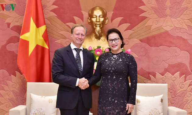 Parlamentspräsidentin Nguyen Thi Kim Ngan empfängt EU-Botschafter Bruno Angelet zu Ende seiner Amtszeit