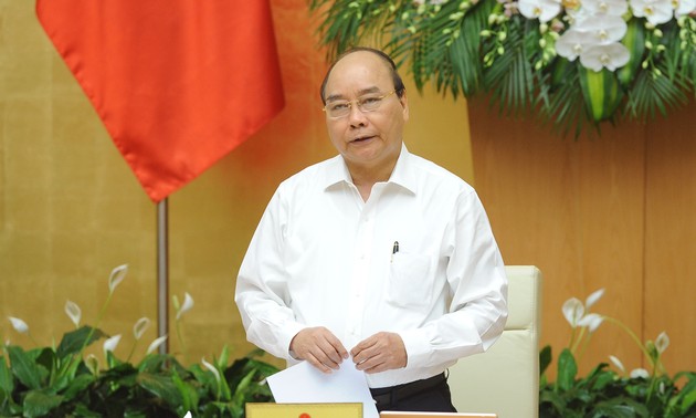 Premierminister Nguyen Xuan Phuc leitet die Regierungssitzung über Gesetzgebung