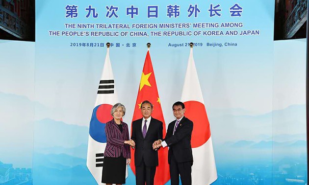 Bilaterale Treffen am Rande der Außenministerkonferenz Chinas, Japans und Südkoreas
