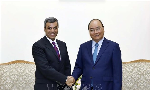 Premierminister Nguyen Xuan Phuc empfängt Kuwaits Ölminister Khaled Al Fadhel