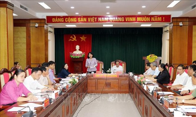 Vizestaatspräsidentin Dang Thi Ngoc Thinh tagt mit Spitzen der Provinz Tuyen Quang