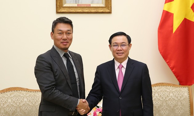 Vizepremierminister Vuong Dinh Hue fordert die Vervollständigung des bargeldlosen Zahlungsverkehrs in Vietnam 