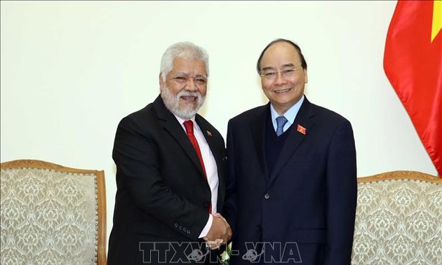 Premierminister Nguyen Xuan Phuc trifft Botschafter Venezuelas Uzcategui