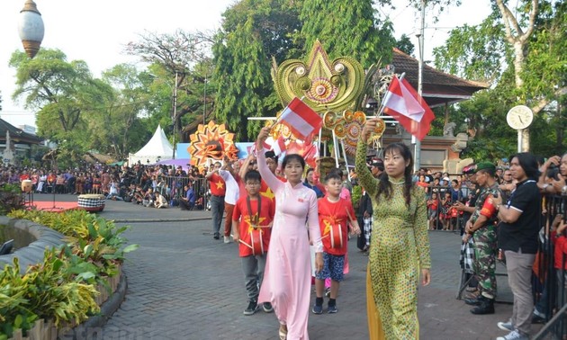 Vietnam wirbt für Tourismus auf dem Straßenfest Denpasar in Indonesien
