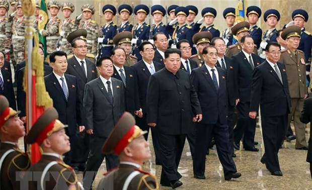 Nordkoreas Staatschef Kim Jong-un besucht eine Baustelle als erste öffentliche Aktivität 2020