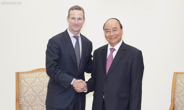 Premierminister Nguyen Xuan Phuc empfängt Exekutivdirektor von DFC Adam Boehler