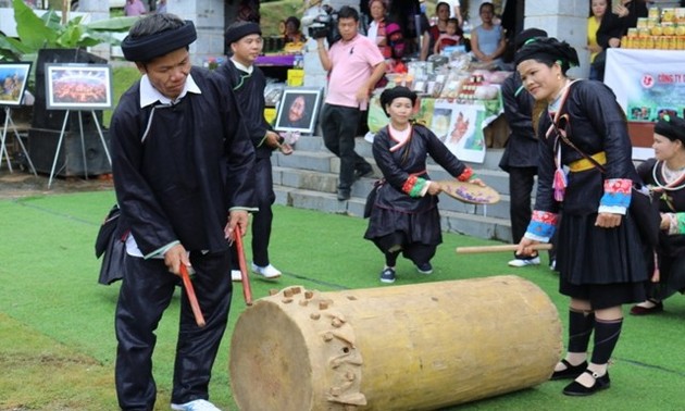 Der Trommel-Tanz der Volksgruppe Giay in der Provinz Ha Giang 