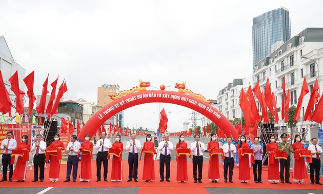 Premierminister Nguyen Xuan Phuc startet den Bau einiger wichtiger Verkehrsbauwerke in Hai Phong