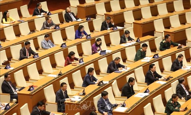 Abgeordnete schätzen den Sozialwirtschaftsbericht des Premierministers auf der Eröffnungssitzung des Parlaments