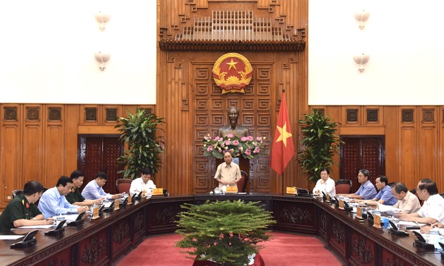 Premierminister Nguyen Xuan Phuc fordert aktiveres Engagement in der Bekämpfung von Katastrophen